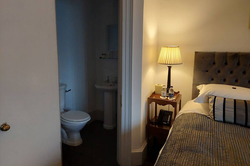 Photo of Bathroom in Moggerhanger