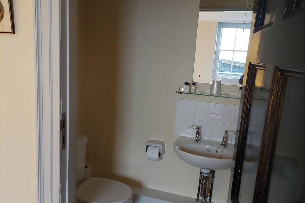 Photo of Bathroom in Moggerhanger