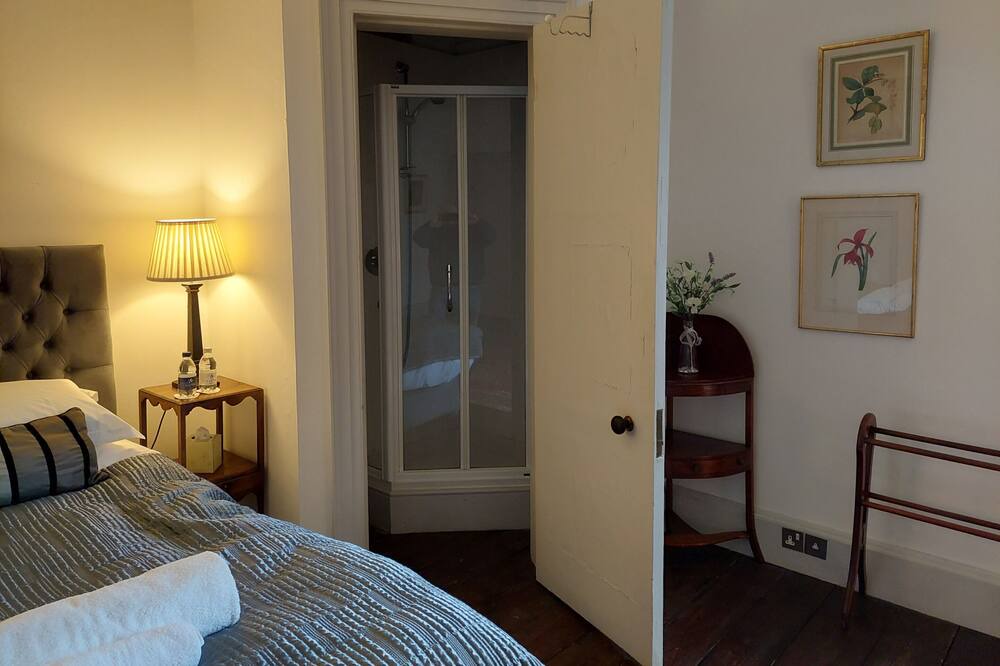 Photo of Bathroom in Moggerhanger