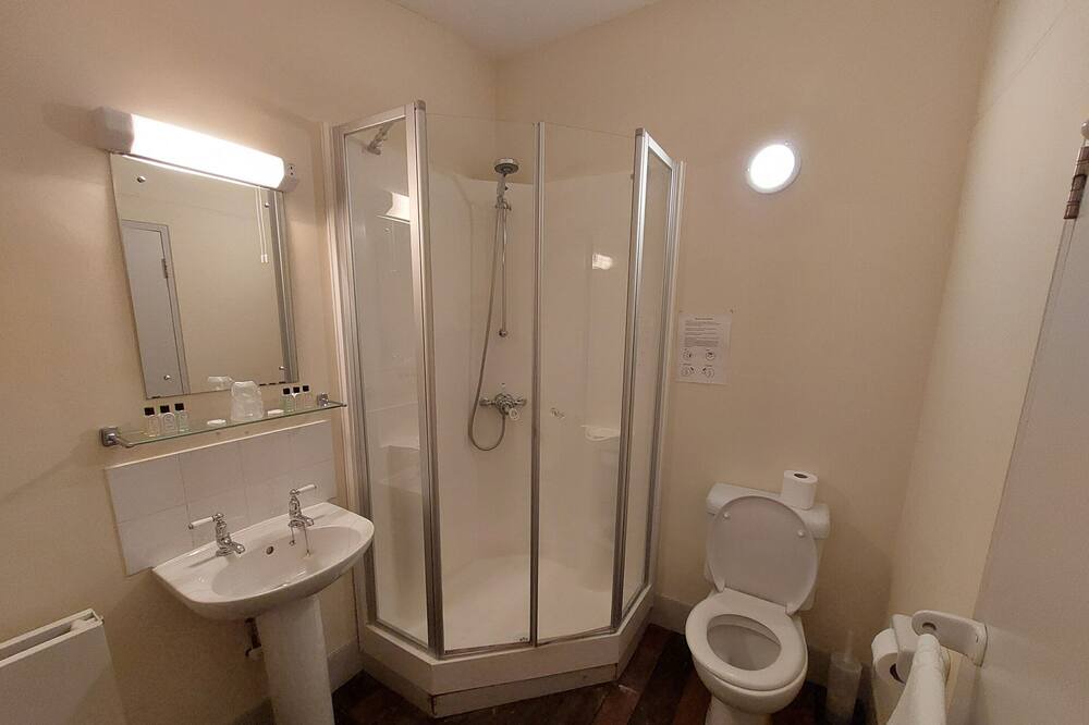 Photo of Bathroom in Moggerhanger
