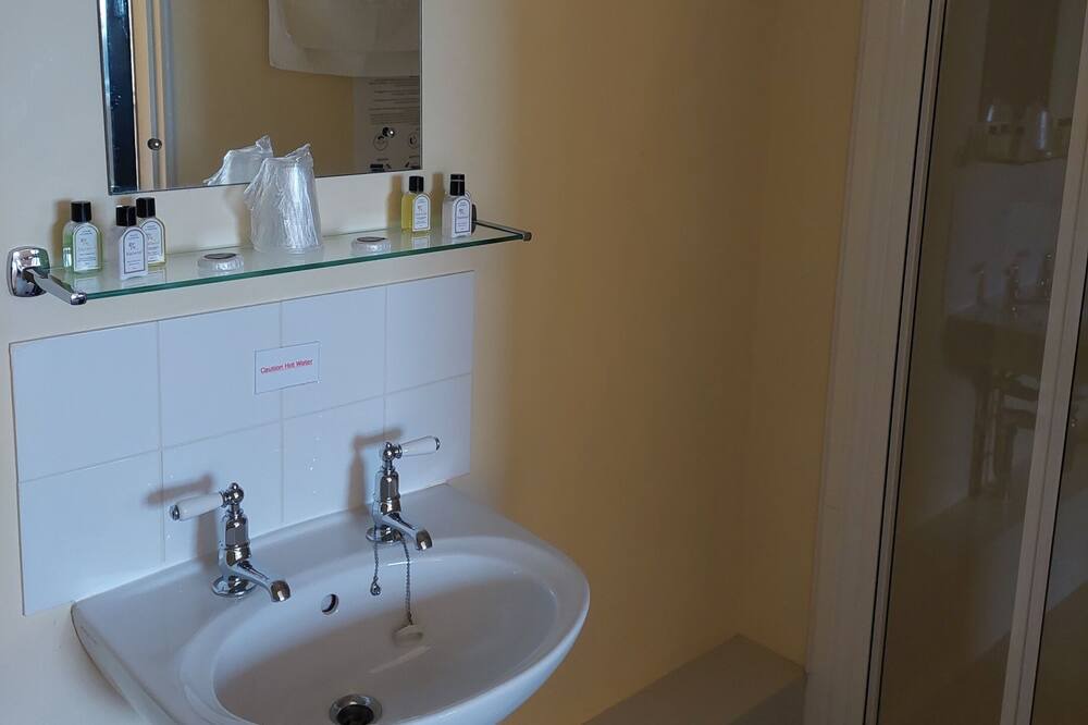 Photo of Bathroom in Moggerhanger