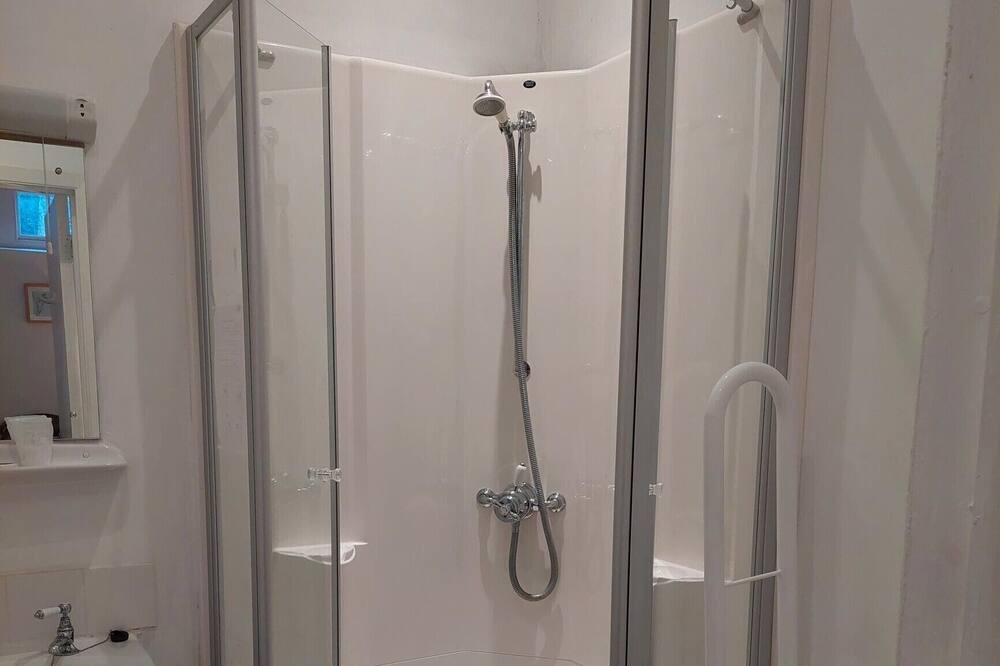 Photo of Bathroom in Moggerhanger