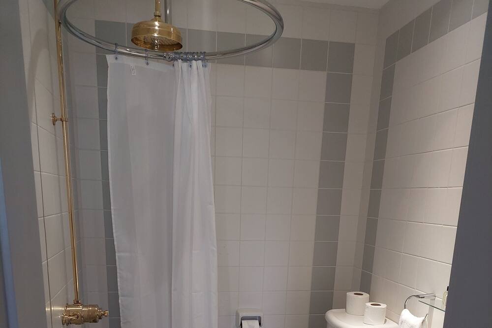 Photo of Bathroom in Moggerhanger