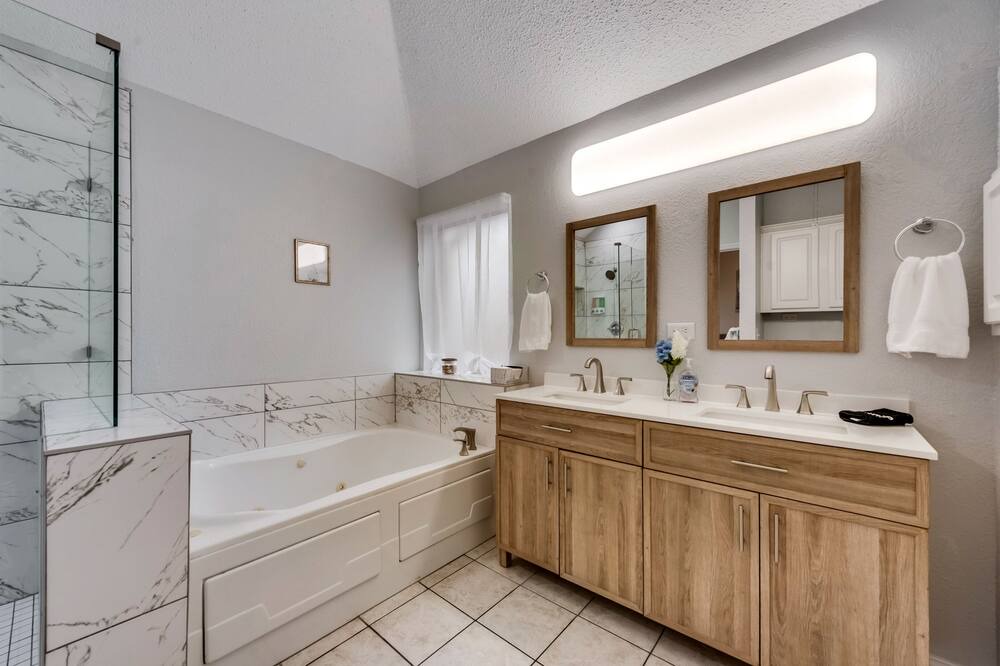 Photo of Bathroom in Rowlett