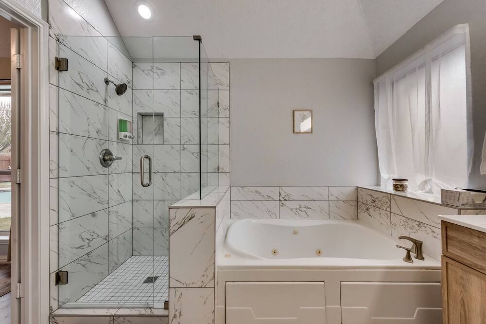 Photo of Bathroom in Rowlett
