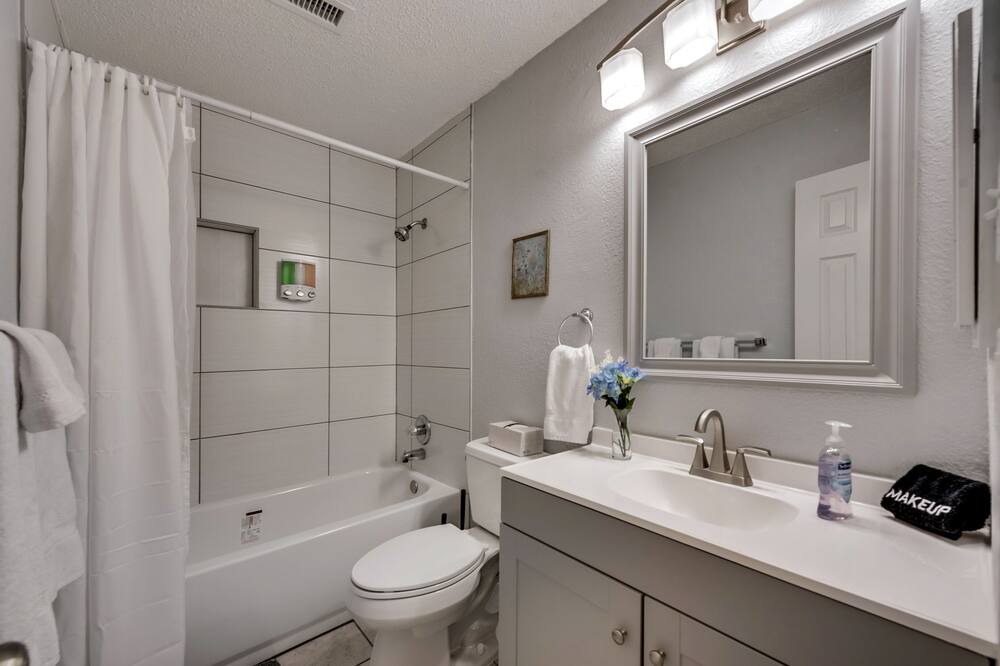 Photo of Bathroom in Rowlett