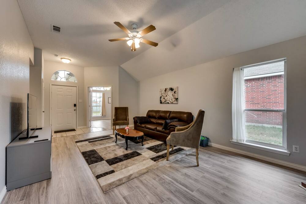 Photo of Livingroom in Rowlett