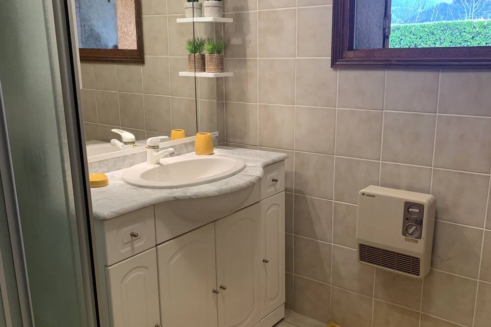 Photo of Bathroom in Joncelets