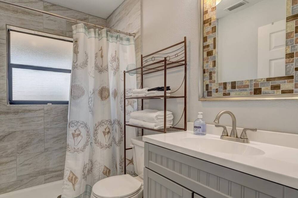Photo of Bathroom in Hudson Beach Estates
