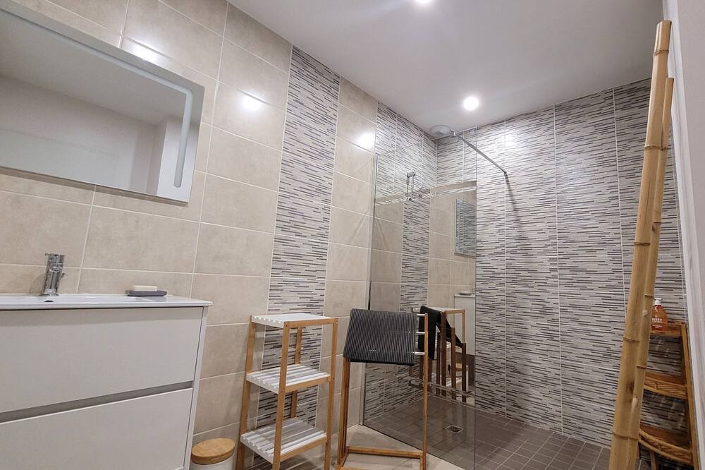 Photo of Bathroom in Medis