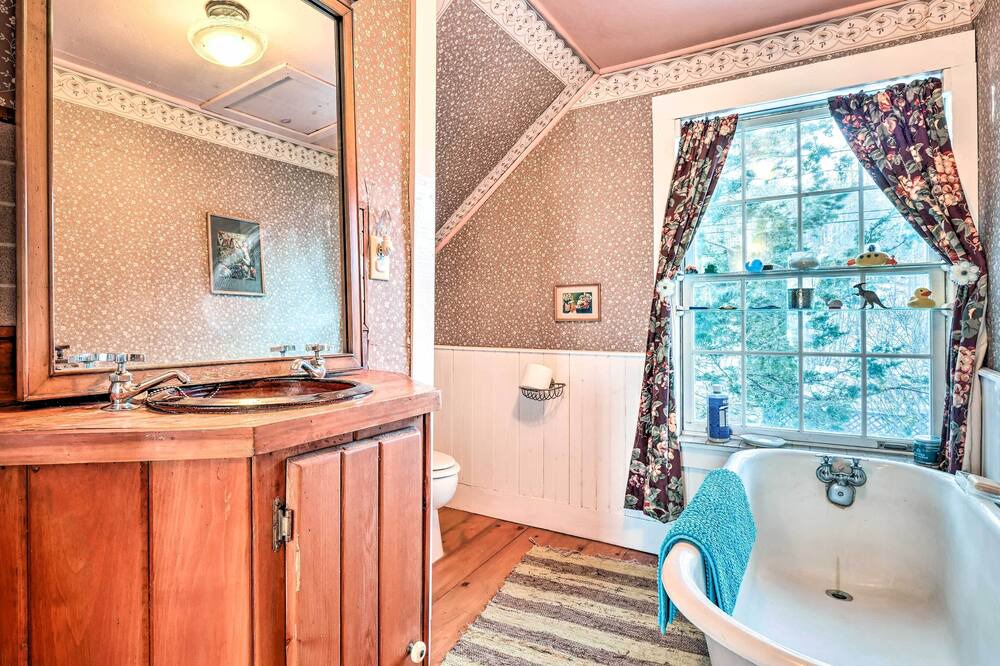 Photo of Bathroom in Milbridge