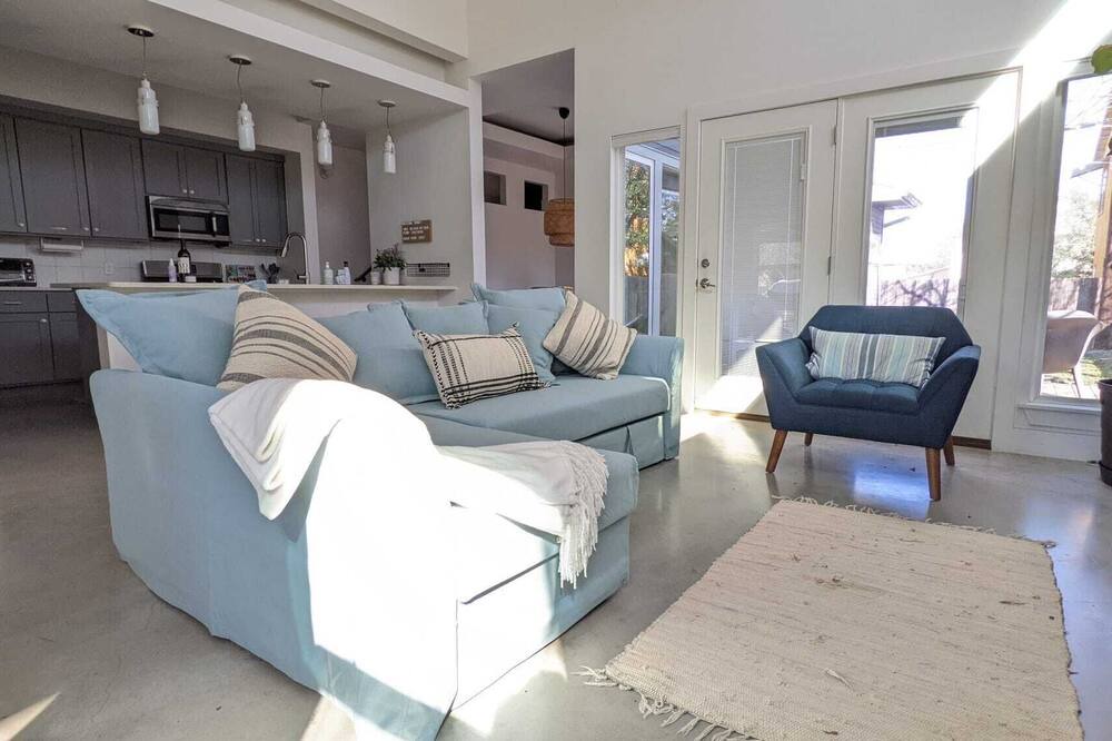 Photo of Livingroom in South Lamar