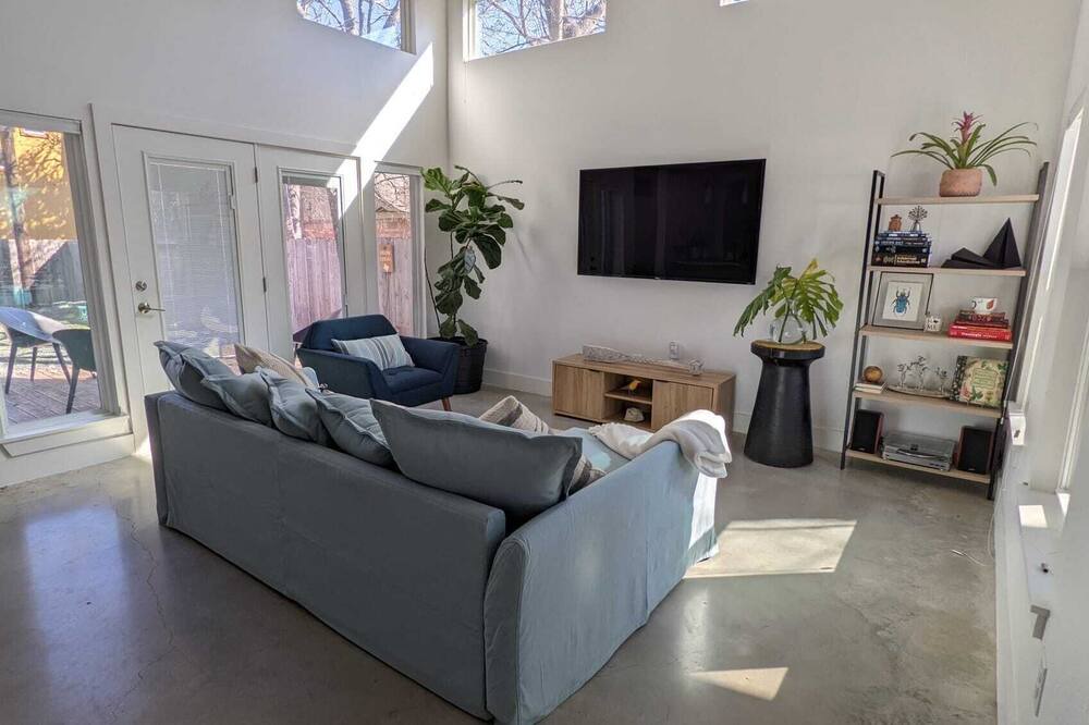 Photo of Livingroom in South Lamar