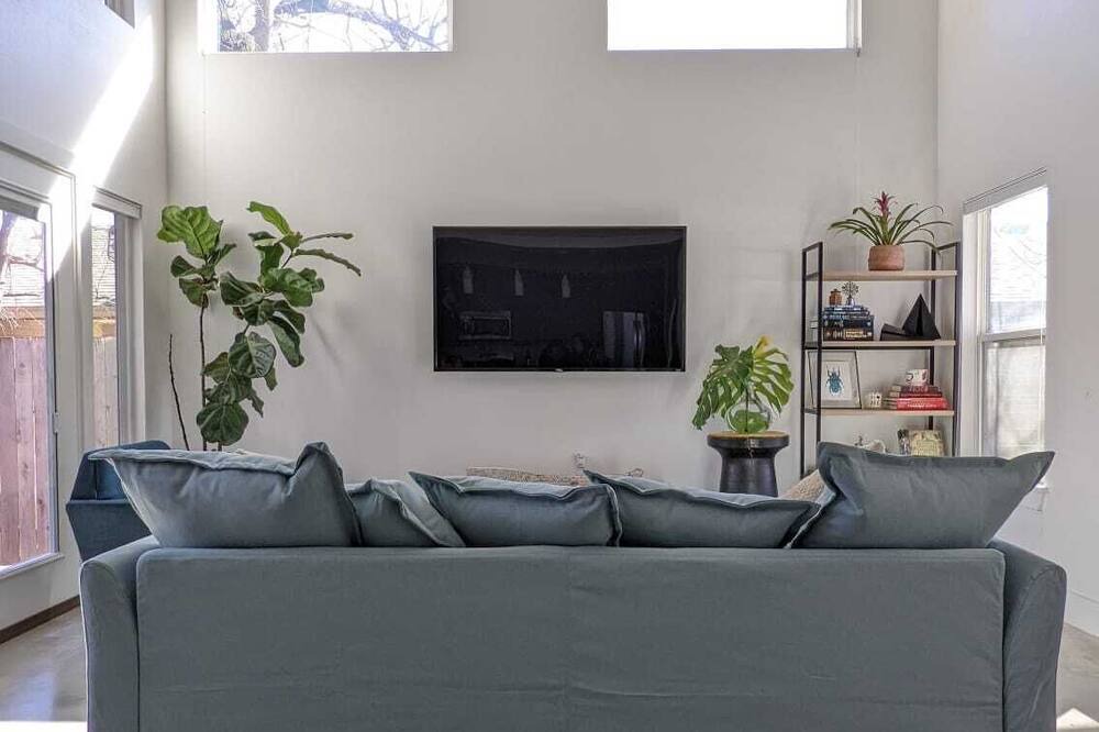 Photo of Livingroom in South Lamar