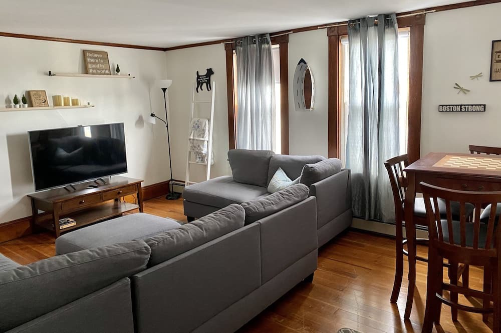 Photo of Livingroom in Nonantum