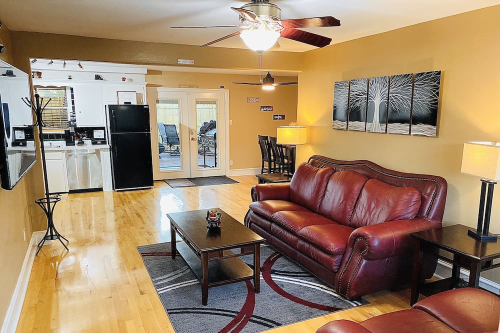 Photo of Livingroom in Pine Bluff
