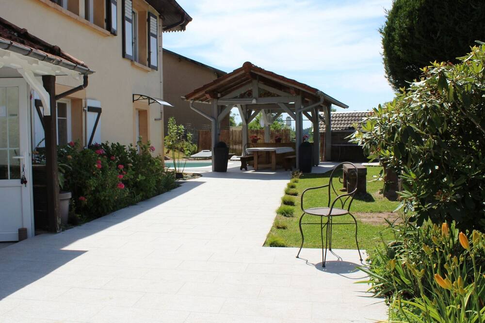 Photo of Others in Pierre-Percee