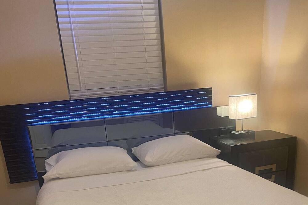 Photo of Bedroom in Lake Worth Corridor