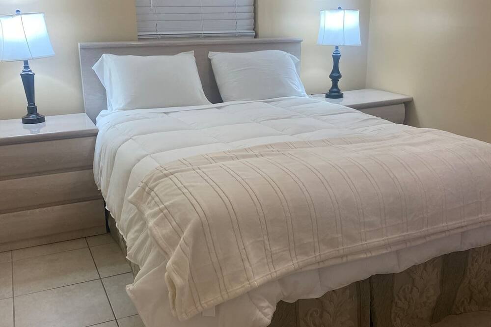Photo of Bedroom in Lake Worth Corridor