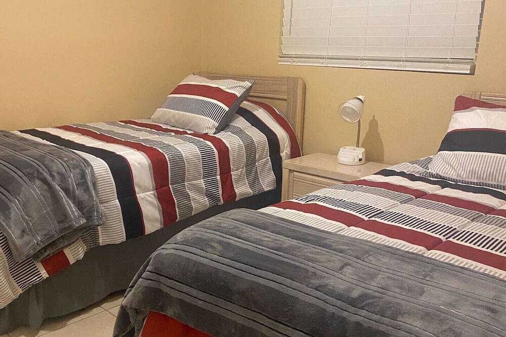 Photo of Bedroom in Lake Worth Corridor