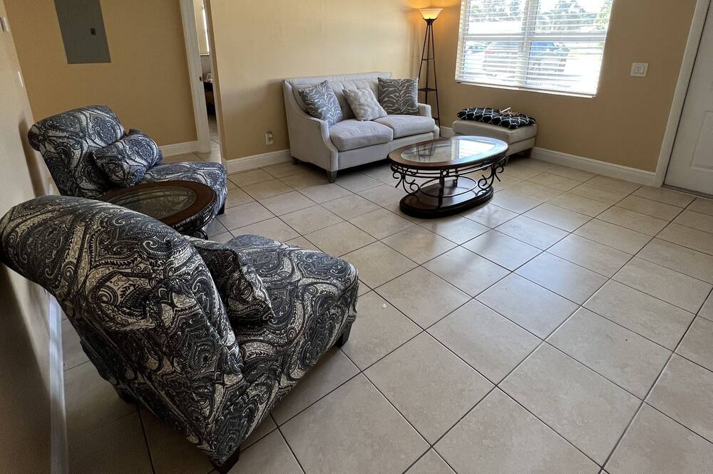Photo of Bedroom in Lake Worth Corridor