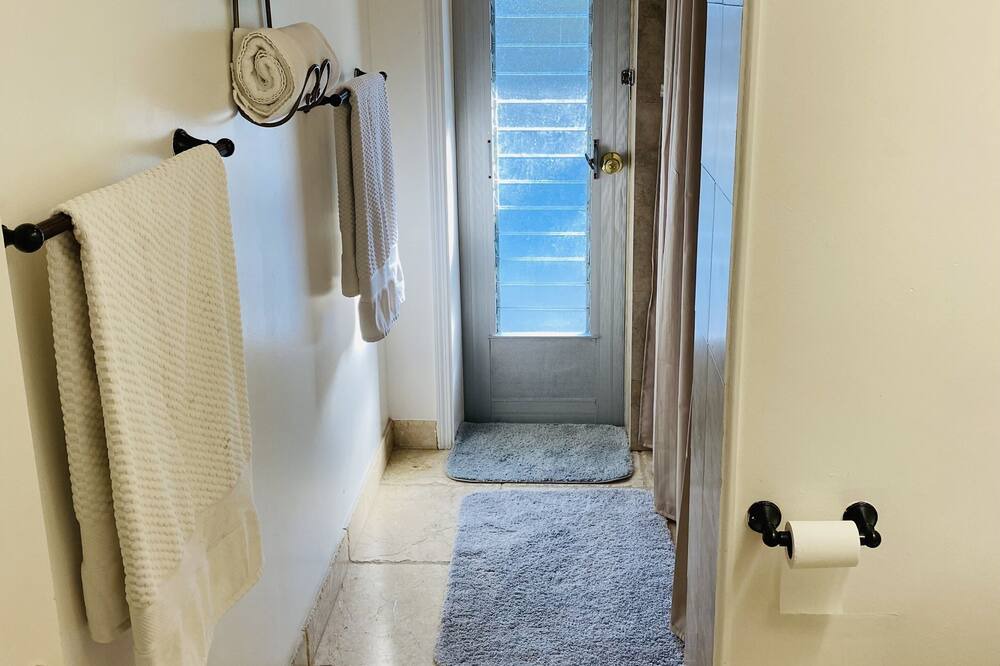 Photo of Bathroom in Joel