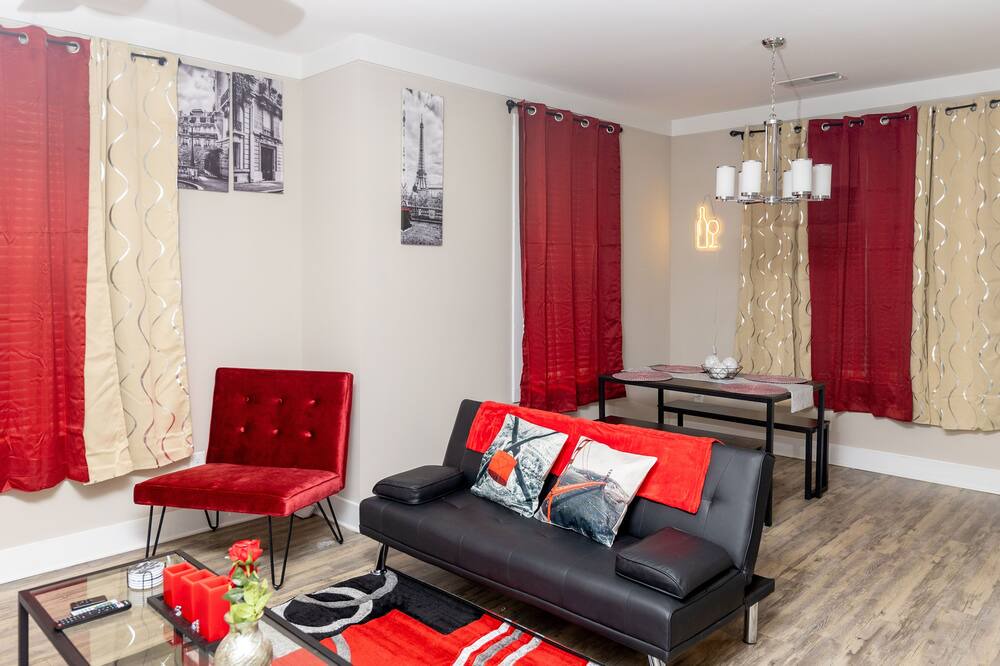 Photo of Livingroom in Northeast Raleigh