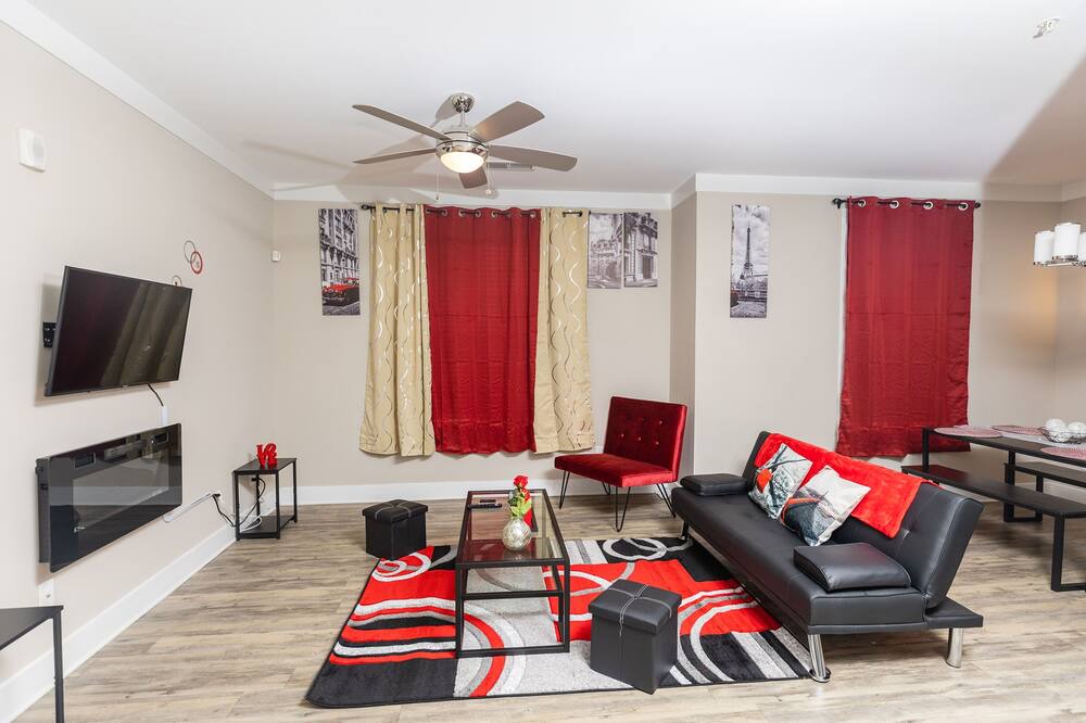 Photo of Livingroom in Northeast Raleigh