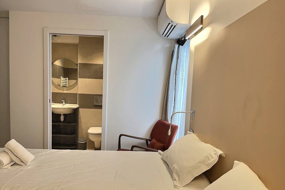 Photo of Bedroom in Quartier des Grandes-Carrieres