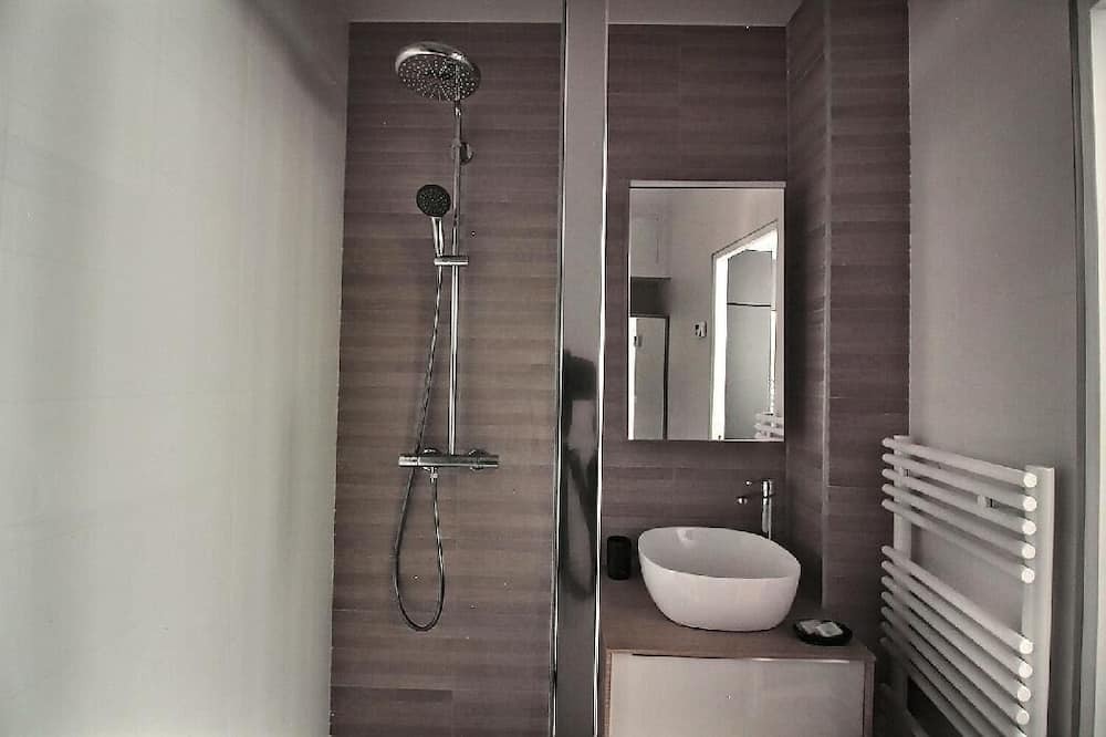 Photo of Bathroom in Arsenal