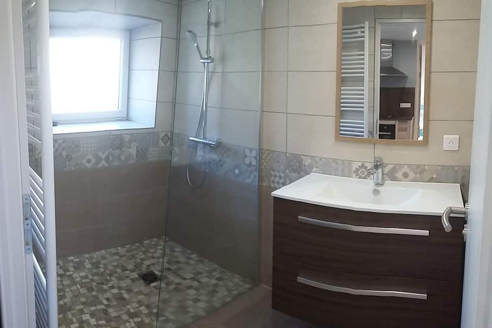 Photo of Bathroom in Mercuer