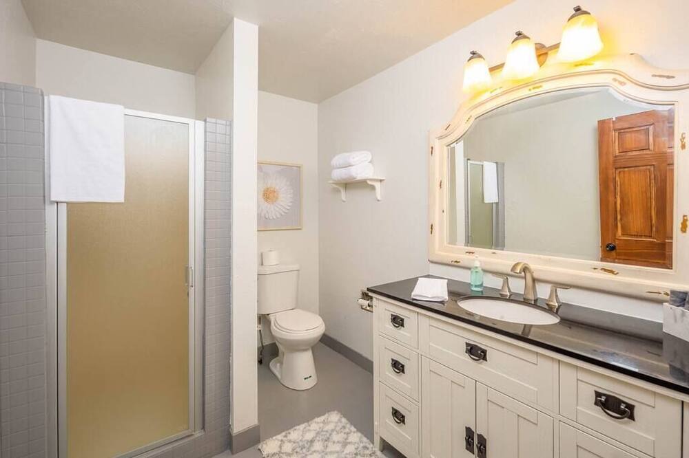 Photo of Bathroom in Green Bay