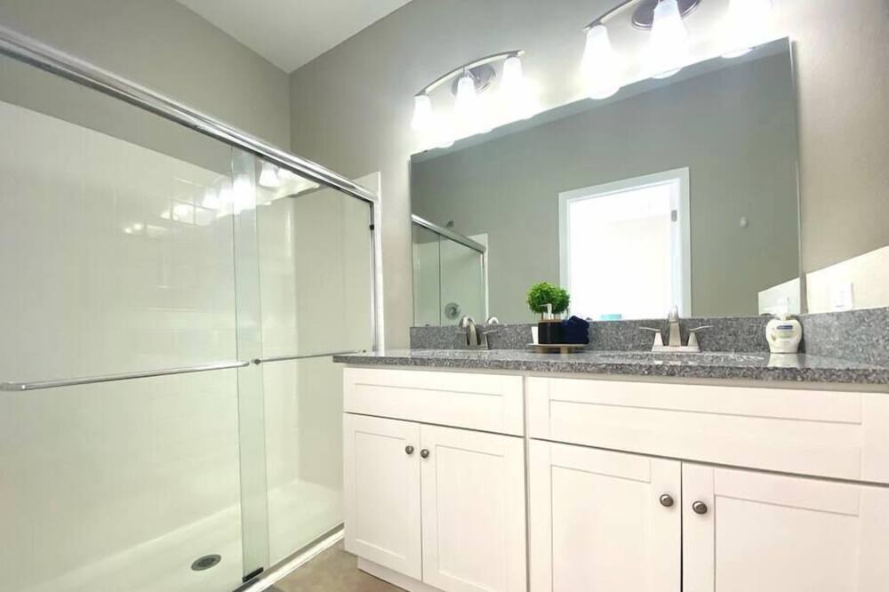 Photo of Bathroom in Four Corners