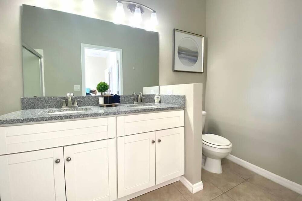 Photo of Bathroom in Four Corners