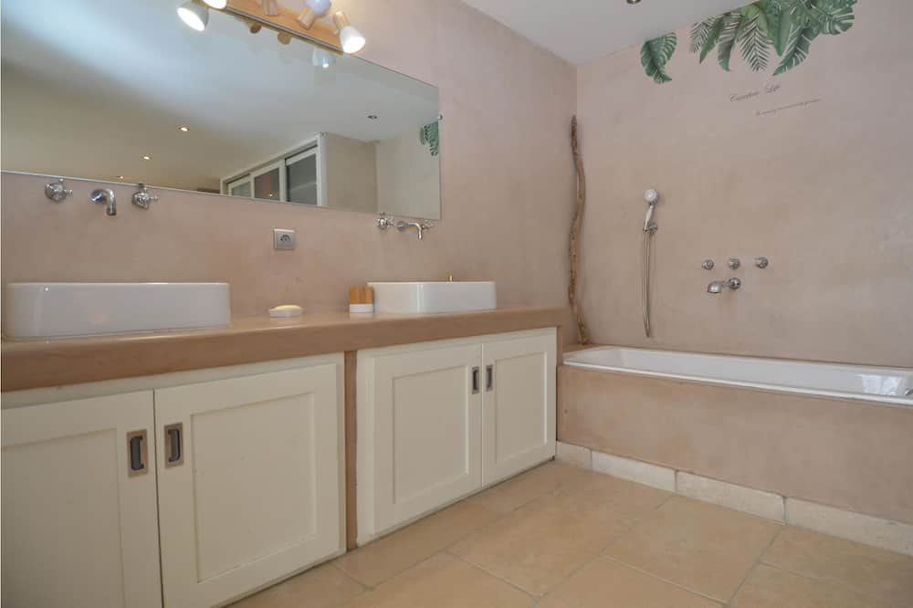 Photo of Bathroom in Saint-Paulet-de-Caisson