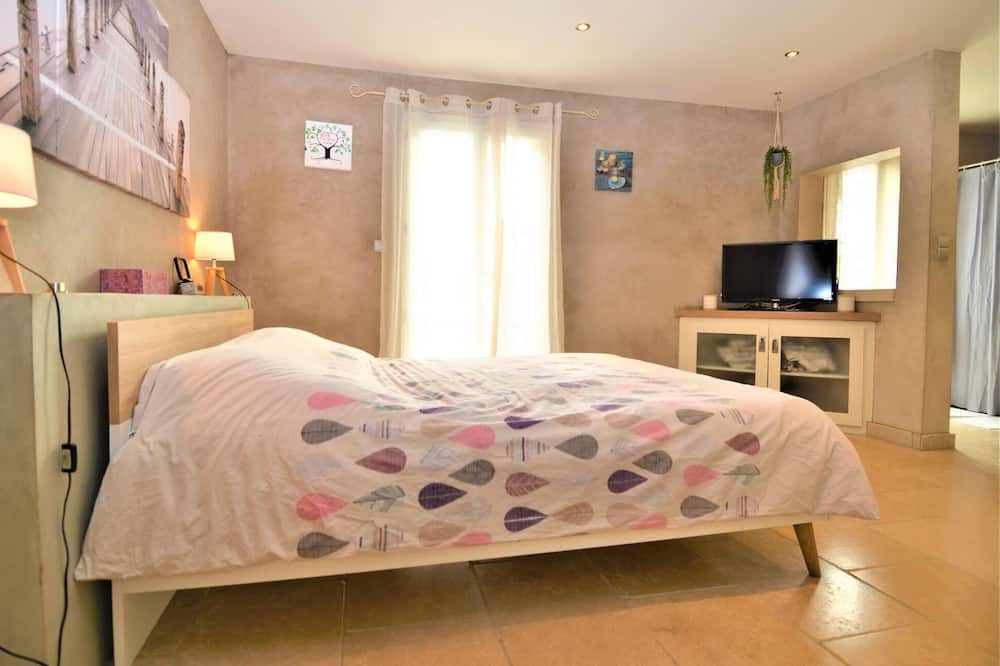 Photo of Bedroom in Saint-Paulet-de-Caisson