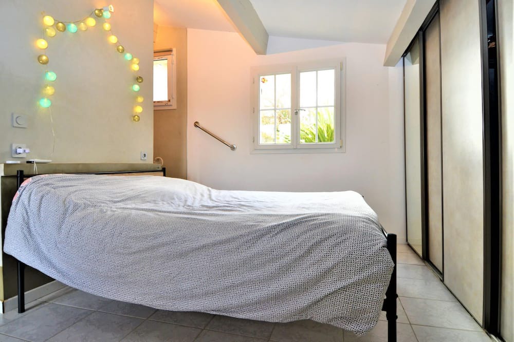 Photo of Bedroom in Saint-Paulet-de-Caisson