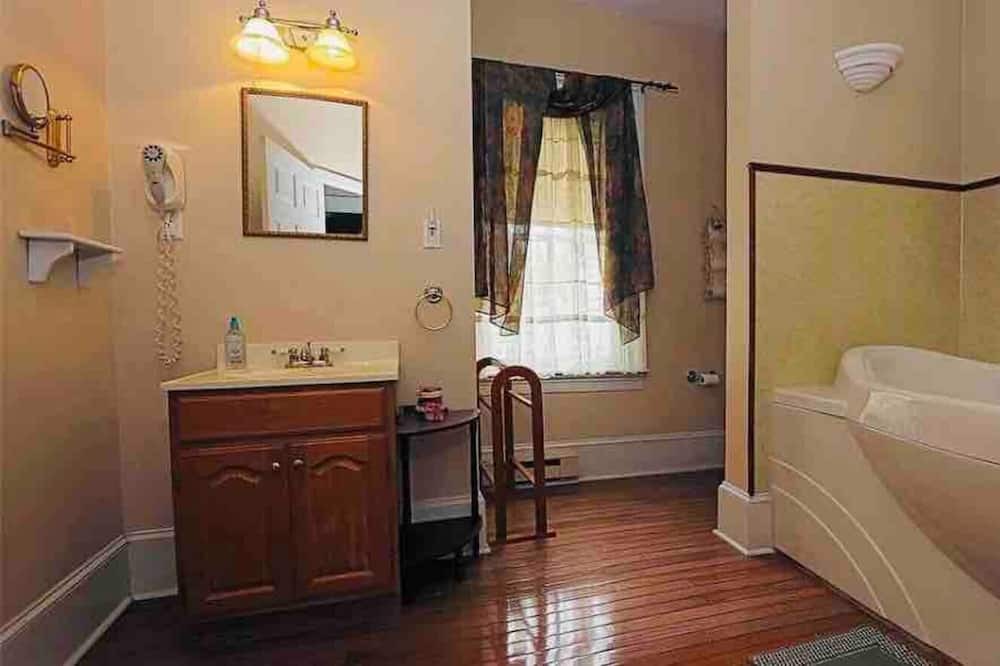 Photo of Bathroom in Ste Genevieve