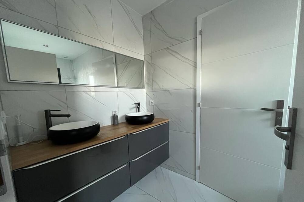 Photo of Bathroom in Pia