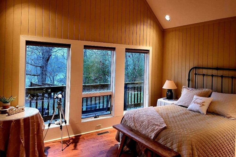 Photo of Bedroom in Pangburn