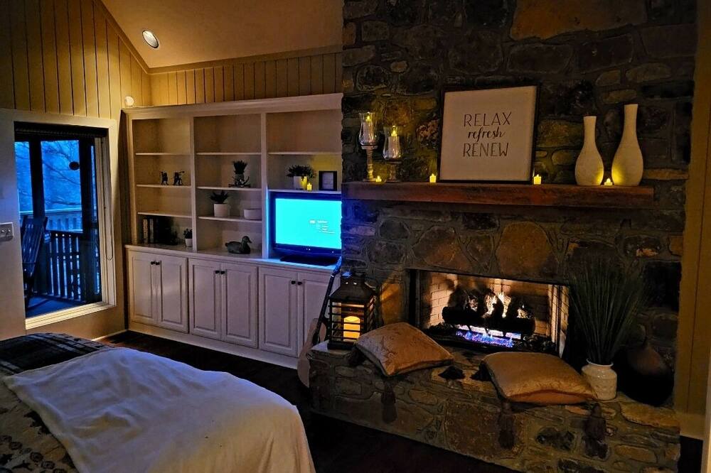 Photo of Bedroom in Pangburn