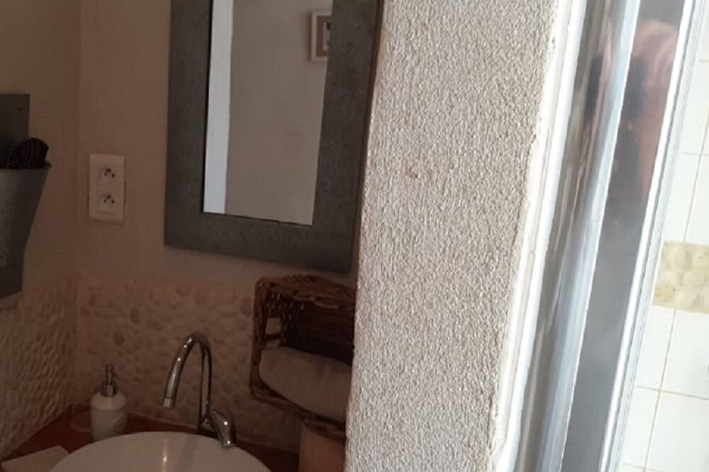 Photo of Bathroom in Barbentane