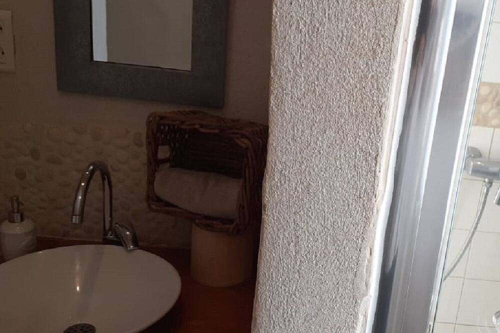 Photo of Bathroom in Barbentane