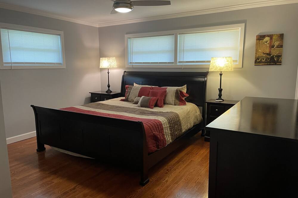 Photo of Bedroom in Colonial Heights