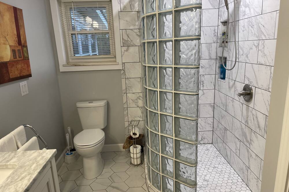 Photo of Bathroom in Colonial Heights