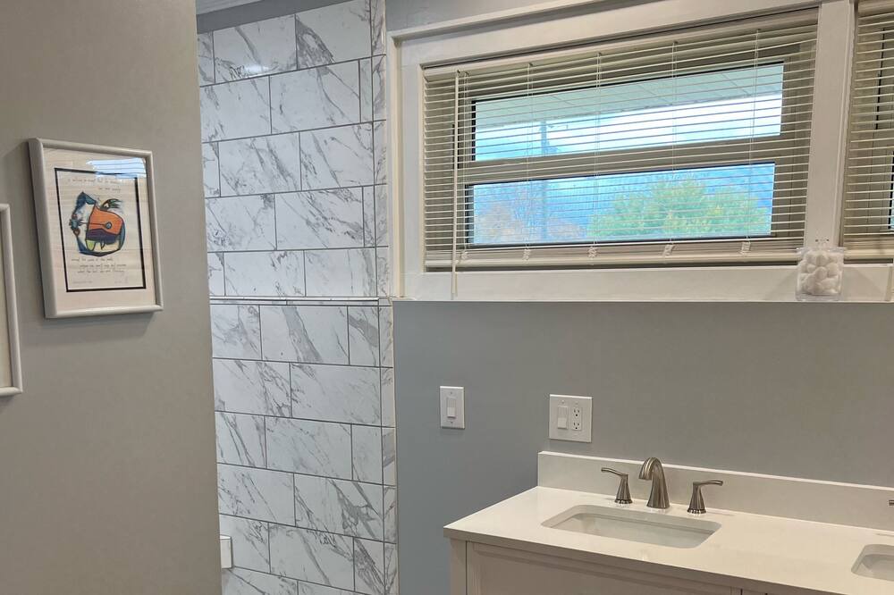Photo of Bathroom in Colonial Heights