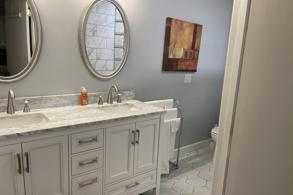 Photo of Bathroom in Colonial Heights