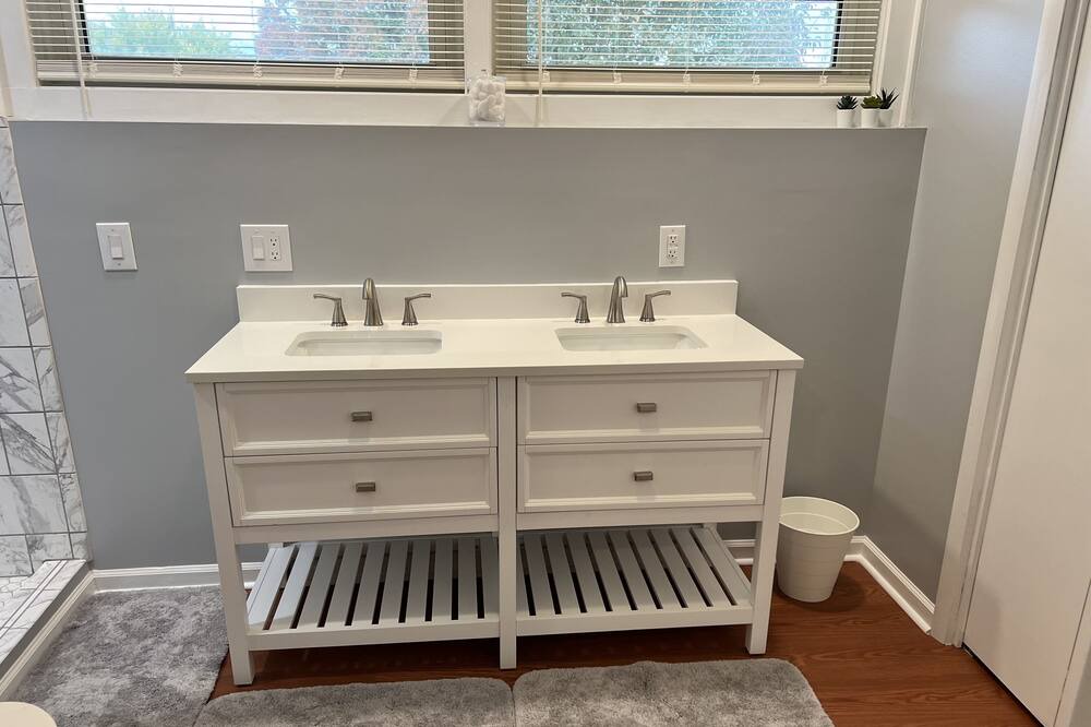 Photo of Bathroom in Colonial Heights