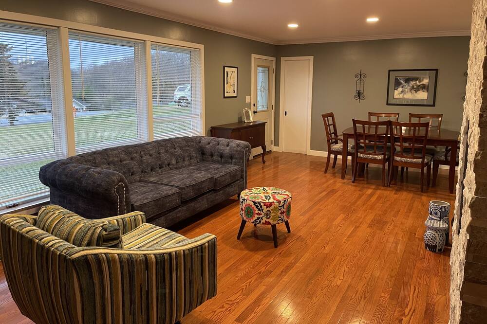Photo of Livingroom in Colonial Heights