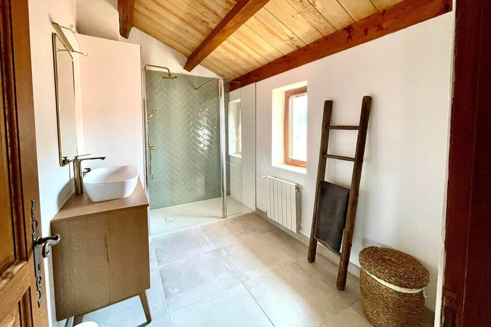 Photo of Bathroom in Saint-Rome-de-Tarn